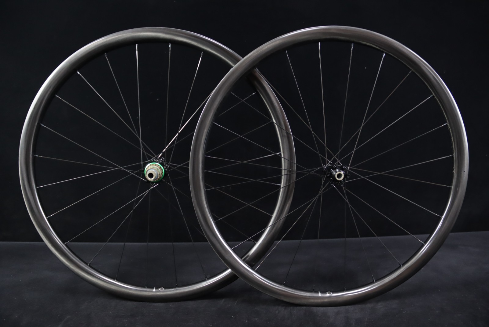 Llanta de carbono ST32 Disc para carretera y all-road, 23.5mm ancho interno, ligera y versátil — ST Wheels