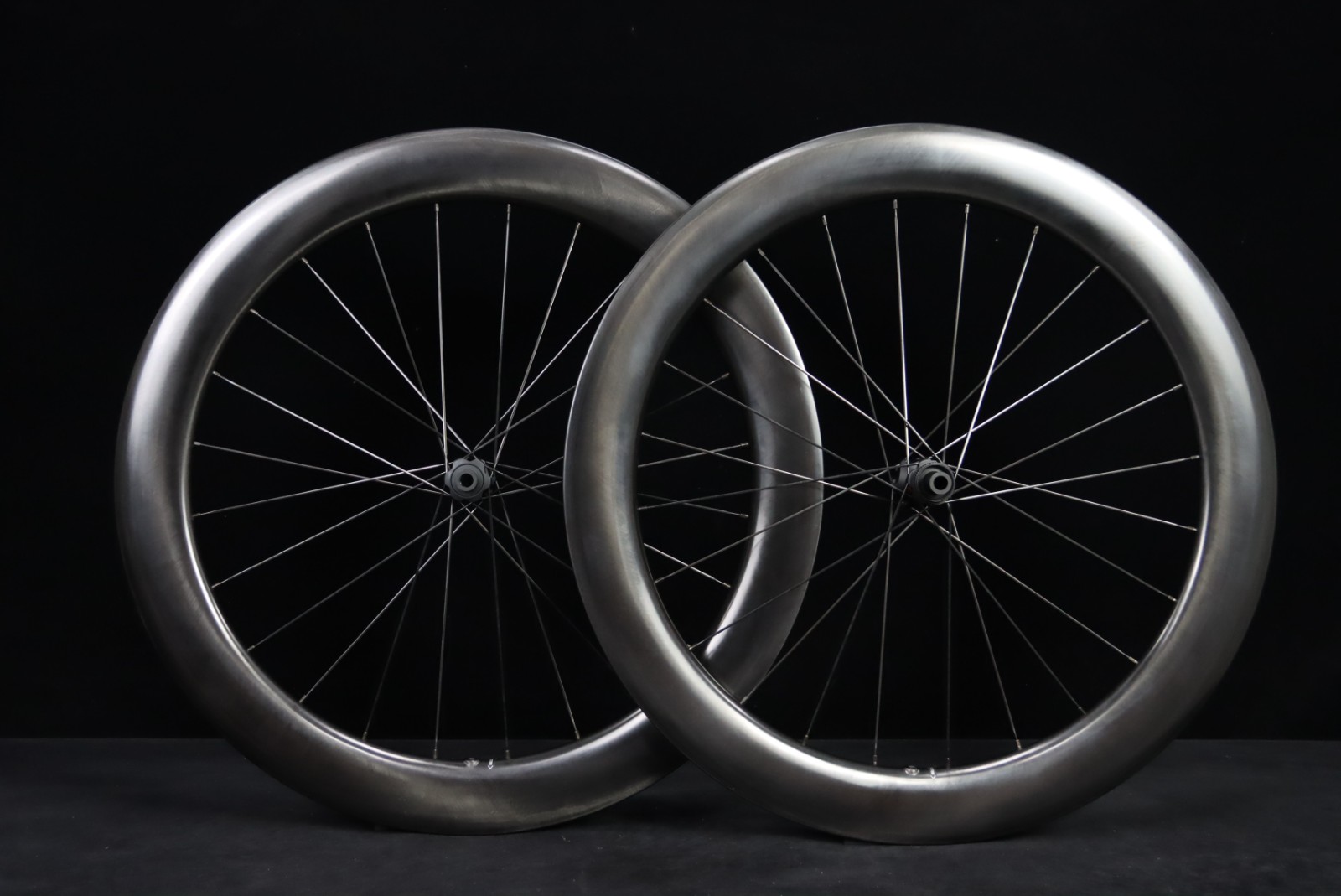 Llanta de carbono ST65 Disc aerodinámico 65mm de perfil para carretera y competición, 23.5mm ancho interno — ST Wheels